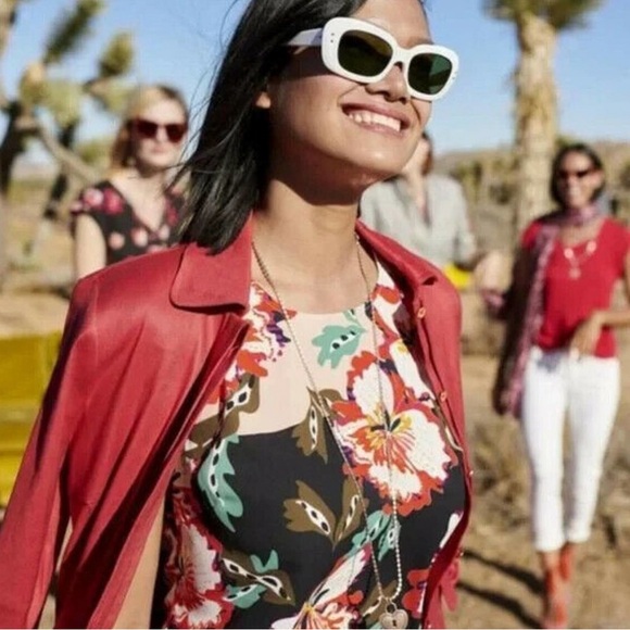 Cabi Hyacinth Hibiscus Floral Print Sleeveless Blouse Style #5542 Size Medium - Picture 3 of 12